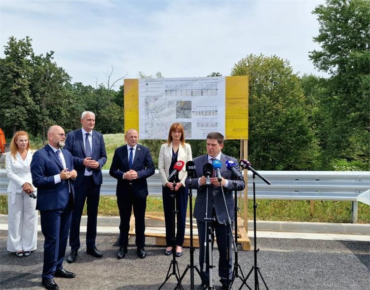 Slika /slike/foto 7_23/foto PPVRH-KA 13-7_23/nsl PPVRH-KA 13-7_23.jpg